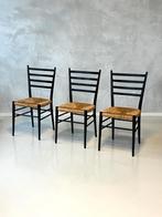 Jaren 70 eetkamerstoelen 3x vintage zwart riet prijs p/stuk, Riet of Rotan, Drie, Gebruikt, Vintage