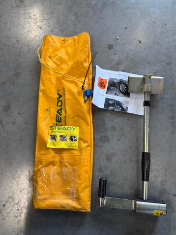 Steady staafwielklem SCM gekeurd lichtmetalen velgen beschikbaar voor biedingen