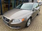 Volvo V70 2.5FT Momentum Automaat 230PK H.LEER / XENON / TRE, Auto's, Gebruikt, Zwart, Leder en Stof, 2521 cc