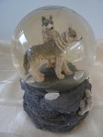 Wolf muziekdoos wolven sneeuwbol glitters vintage speeldoos, Ophalen of Verzenden, Zo goed als nieuw, Wild dier, Beeldje of Figuurtje