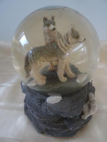 Wolf muziekdoos wolven sneeuwbol glitters vintage speeldoos beschikbaar voor biedingen
