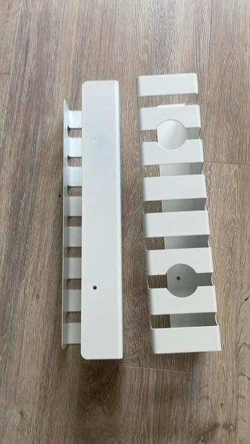 Cable management under desk mount (like new) beschikbaar voor biedingen