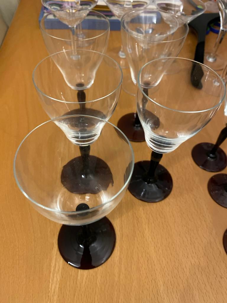 Vintage Glazen met Zwarte Voet - Set van 5, Huis en Inrichting, Keuken | Servies, Glas of Glazen, Ophalen of Verzenden, Overige stijlen