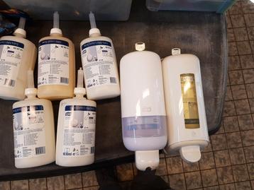 Stork zeepdispensers met zeep beschikbaar voor biedingen
