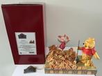 Winnie the Pooh & Piglet ’Jumping into Fall’, Ophalen of Verzenden, Winnie de Poeh of vrienden, Zo goed als nieuw, Beeldje of Figuurtje