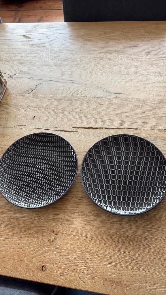 2 donkergrijze ontbijtborden, Ophalen of Verzenden, Zo goed als nieuw