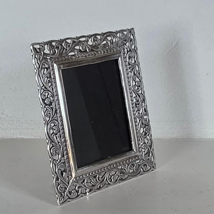 Een heel fraai Zilveren fotolijstje met Florale Motieven, Antiek en Kunst, Antiek | Goud en Zilver, Zilver, Ophalen of Verzenden