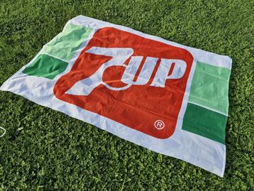 NOS Vintage 7-Up Vlag beschikbaar voor biedingen