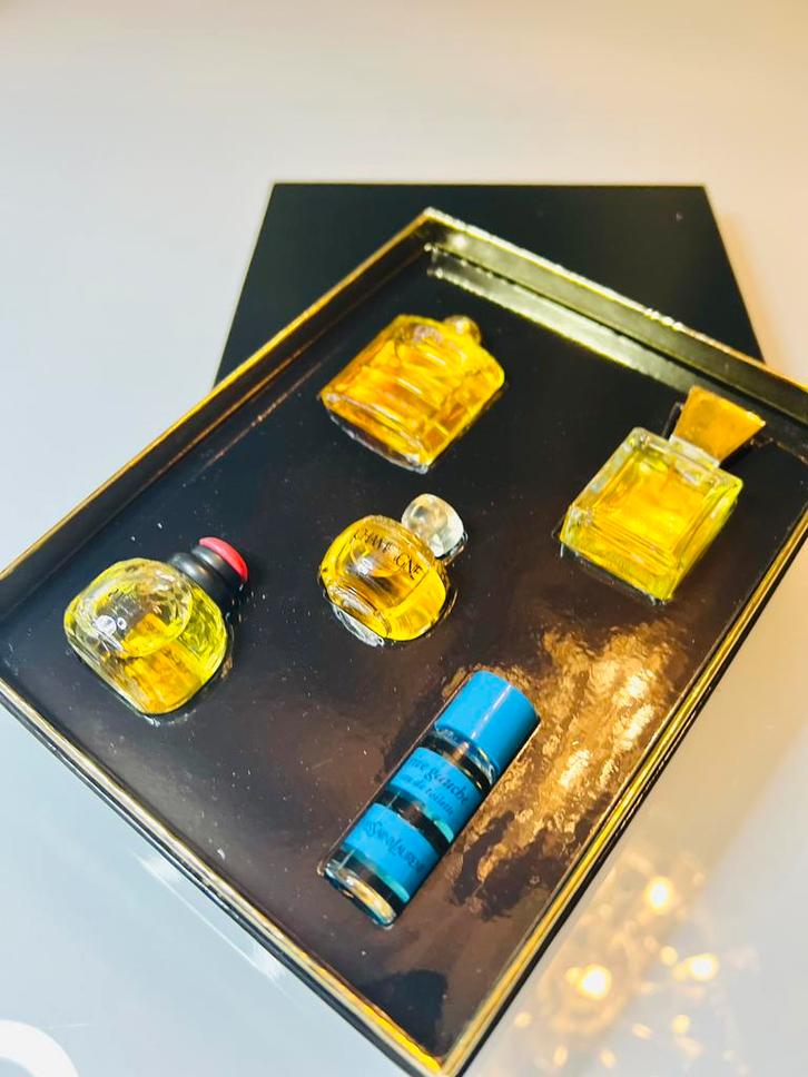 Vintage doos met 5 miniatuurparfums van Yves Saint Laurent, Verzamelen, Parfumverzamelingen, Zo goed als nieuw, Ophalen of Verzenden