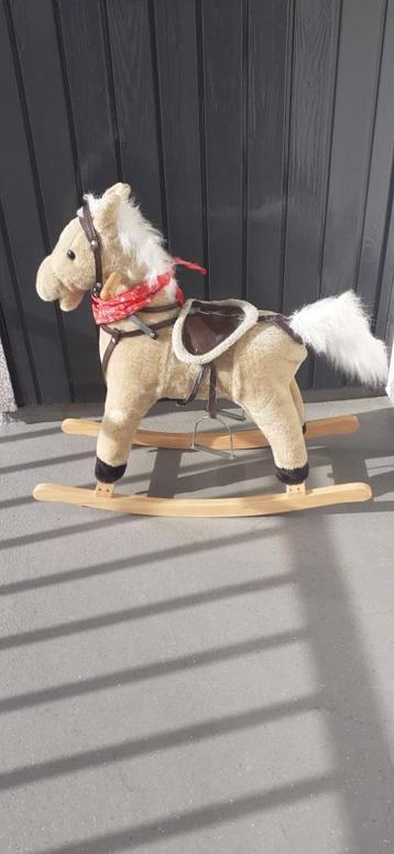 Hobbelpaard beschikbaar voor biedingen