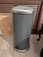 Nette prullenbak/ vuilnisbak (68 cm hoog), Ophalen, 50 tot 75 cm, 40 liter of meer, Zo goed als nieuw