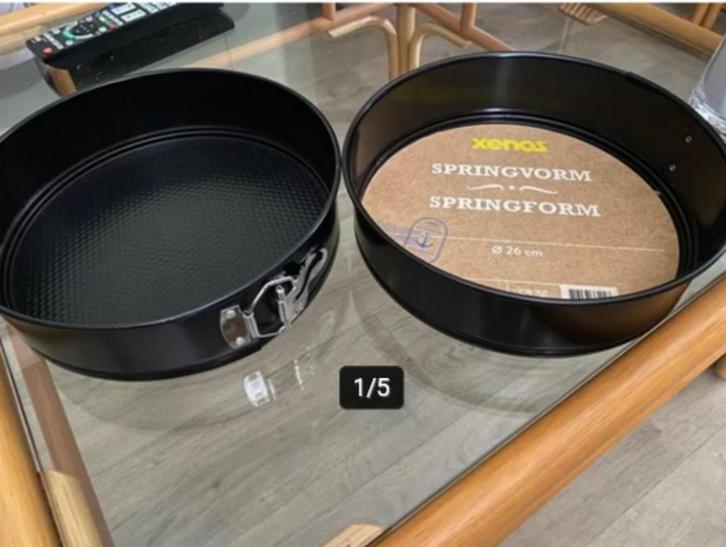 2 x Xenos Springvorm Rond 26cm Doorsnede Nieuw!!, Hobby en Vrije tijd, Taarten en Cupcakes maken, Nieuw, Bakvorm, Taarten, Ophalen
