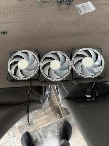 3x of 6x Cooler Master MF120 Prismatic RGB Fans – ARGB beschikbaar voor biedingen
