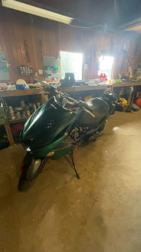 Earox opknapper, Fietsen en Brommers, Scooters | Yamaha, Gebruikt, Aerox, Maximaal 45 km/u, Tweetakt, Ophalen