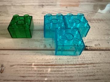 1 groene en 3 blauwe transparante 2x2 blokjes LEGO DUPLO beschikbaar voor biedingen