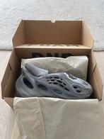 Nieuwe Yeezy Foam Runner Grijs maat 43, Ophalen of Verzenden, Nieuw, Zwart, Slippers