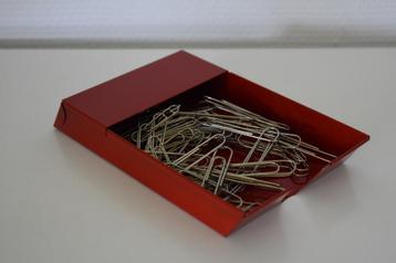 Vintage metalen organizer en paperclip NVF 60's industrieel beschikbaar voor biedingen