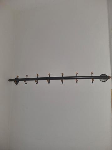 Wandkapstok met 8 haken beschikbaar voor biedingen