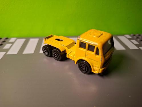 Majorette - Mercedes Truck [geel] 1/100, Hobby en Vrije tijd, Modelauto's | Overige schalen, Gebruikt, Bus of Vrachtwagen, Ophalen of Verzenden