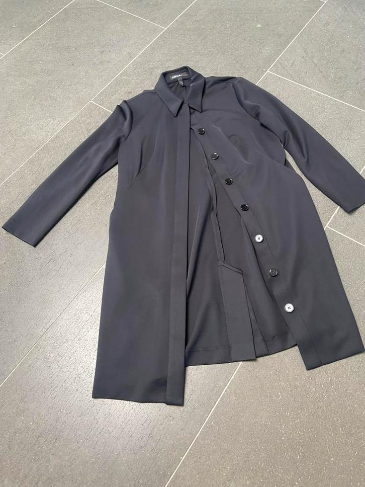 Marc Cain jasje.  Zgan., Kleding | Dames, Jasjes, Kostuums en Pakken, Zo goed als nieuw, Jasje, Maat 42/44 (L), Zwart, Verzenden