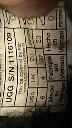 Zwarte Ugg Slofjes - Zo goed als nieuw!, Ophalen of Verzenden, Zo goed als nieuw, Zwart, Pantoffels of Sloffen