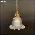 Oud, frosted glass hanglampje met messing glashouder + snoer, Gebruikt, Vintage, Ophalen of Verzenden, Glas