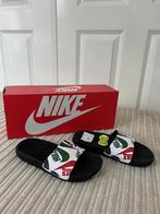 Leuke zwart wit gekleurde Nike bad slippers in maat 28 NIEUW, Jongen of Meisje, Nieuw, Ophalen of Verzenden, Nike