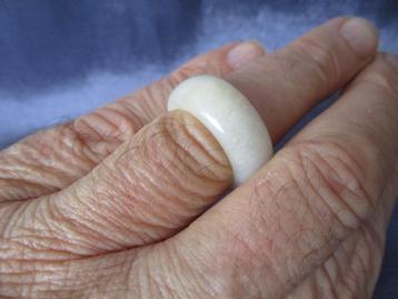 Bandring witte jade Ø 18,2 mm beschikbaar voor biedingen