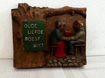 Ouderwets stenen wandbordje met tekst beschikbaar voor biedingen