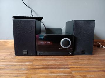 Pioneer Cd-speler + dockingstation met boxen beschikbaar voor biedingen