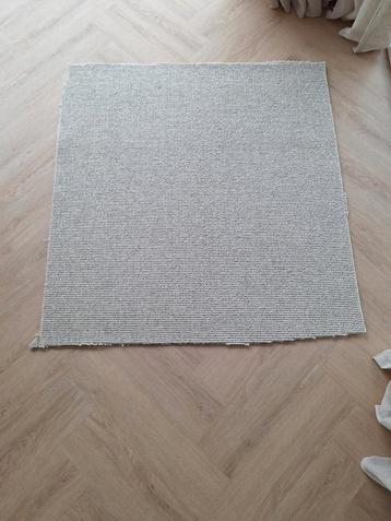 Wollen vloerbedekking/ wollen kleed beschikbaar voor biedingen