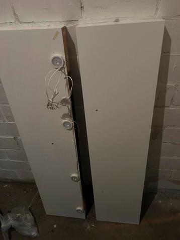 Ikea 2 Wandplanken met Verlichting beschikbaar voor biedingen