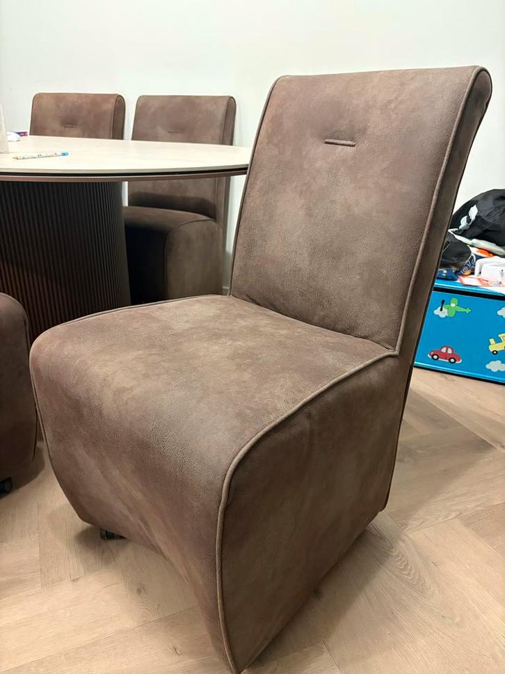 6x Eetkamerstoelen met wielen - Bruin, Huis en Inrichting, Stoelen, Gebruikt, Vijf, Zes of meer stoelen, Stof, Bruin, Ophalen