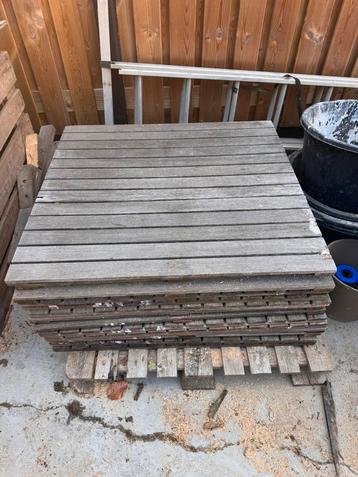 Vlondertegel hout 1m x 1m. beschikbaar voor biedingen