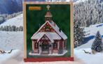 Lemax: Pinewood spring chapel voor in uw kerstdorp., Diversen, Kerst, Ophalen of Verzenden, Nieuw