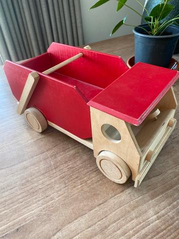Grote houten speelgoed vrachtwagen beschikbaar voor biedingen