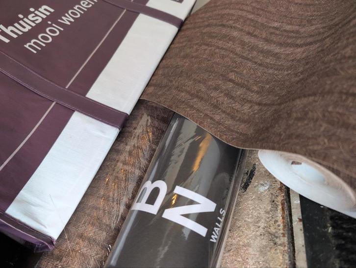 BN Behang - 2 dichte en 1 bijna volle rol, Huis en Inrichting, Stoffering | Behang, Beige, Bruin, minder dan 10 m², Ophalen