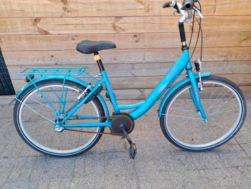 Te koop meisjesfiets moet alleen nieuwe kettingkast op  beschikbaar voor biedingen