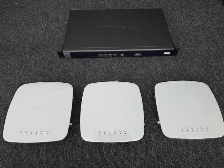 Netgear WC7600v2 + 3x WAC740 Access Points –  WiFi Set, Computers en Software, Accesspoints, Gebruikt, Ophalen of Verzenden