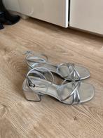Zilveren hakken Mango maat 37, Kleding | Dames, Schoenen, Schoenen met lage hakken, Ophalen of Verzenden, Gedragen, Overige kleuren