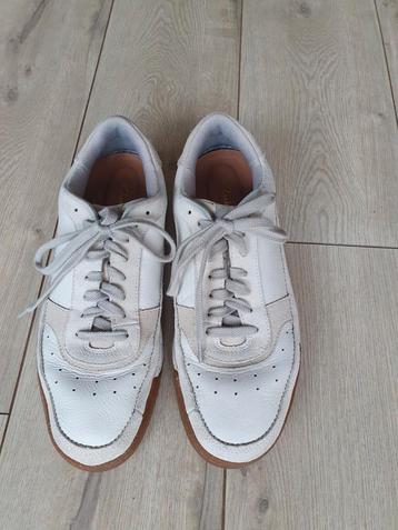 Clarks sneakers wit
Maat 45

 beschikbaar voor biedingen
