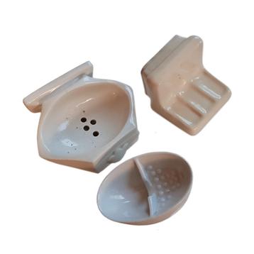 Antieke zeepbakjes beschikbaar voor biedingen