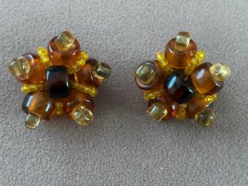 Vintage barnsteen oorbellen clips beschikbaar voor biedingen