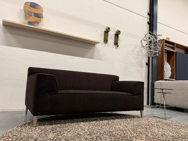 Nieuw Pode Edit 2,5 Zits Bank Evla Bruin stof Design, Huis en Inrichting, Banken | Bankstellen, Nieuw, Rechte bank, Tweepersoons