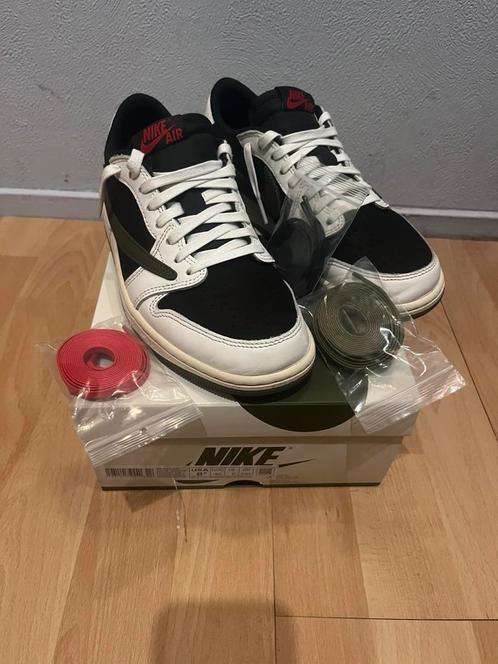 Nike air jordan low travis scott olive 40, Kleding | Heren, Schoenen, Zo goed als nieuw, Sneakers of Gympen, Overige kleuren, Ophalen of Verzenden