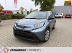 Toyota Aygo X 1.0 VVT-i S-CVT Play Automaat (BOVAG/RIJKLAARP, Auto's, 12 maanden, Stof, Gebruikt, Zwart