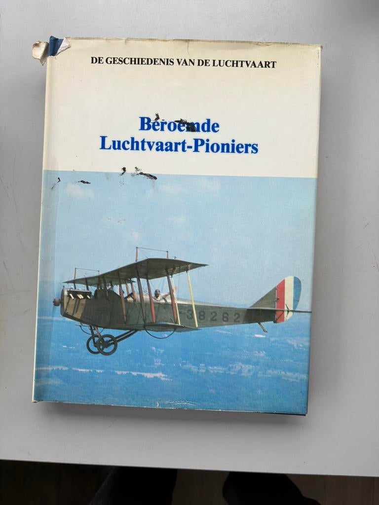 Beroemde Luchtvaart-Pioniers – De Geschiedenis Luchtvaart, Verzamelen, Luchtvaart en Vliegtuigspotten, Verzenden, Zo goed als nieuw