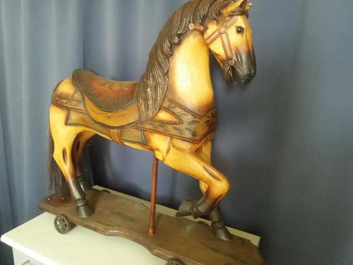Paard / houten paard / massief houten paard, Kinderen en Baby's, Speelgoed | Hobbelfiguren, Gebruikt, Ophalen