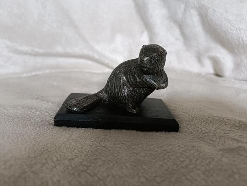 Een verzilverde "Bever" op houten voet., Verzamelen, Beelden en Beeldjes, Gebruikt, Dier, Ophalen of Verzenden