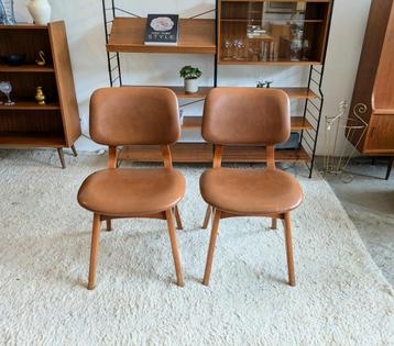Set van 2 vintage eetkamerstoelen  beschikbaar voor biedingen